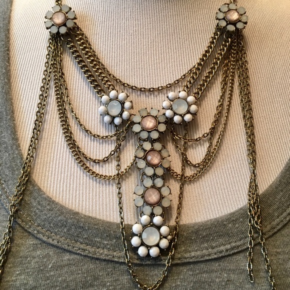 Anthropologie Jewelry - Anthropologie flower necklace